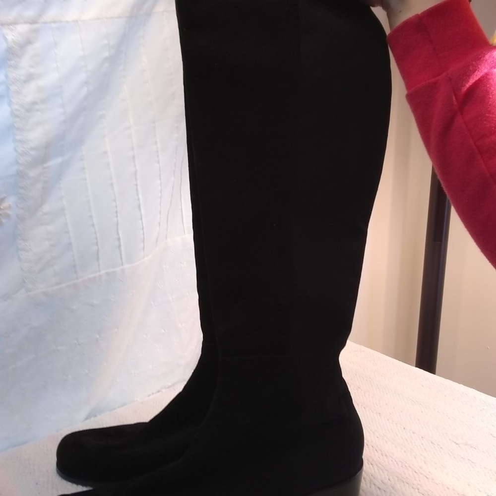 Women’s New Stuart Weitzman Black Suede 2″ Heel Bo